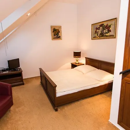 Old Hotel 2*