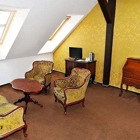 Old Hotel 2*