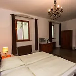 Отель Old 2*